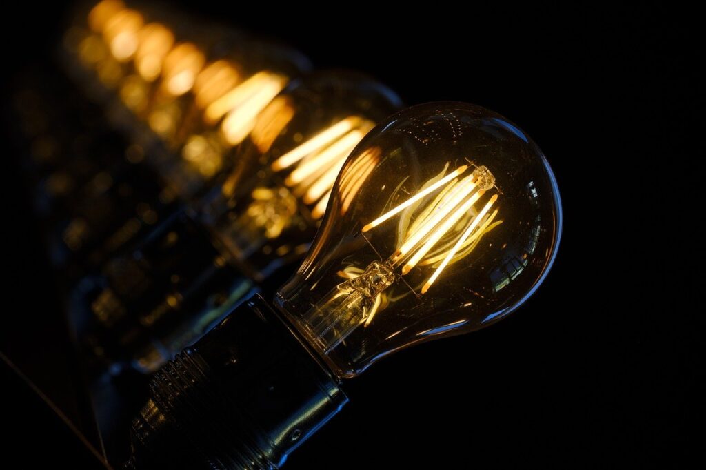 lamp-3489395_1280-1024x682